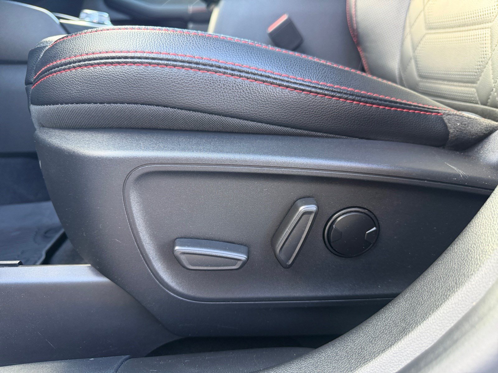 Used 2024 Ford Escape ST-Line Elite w/ Premium Technology Package AWD/4WD image 14