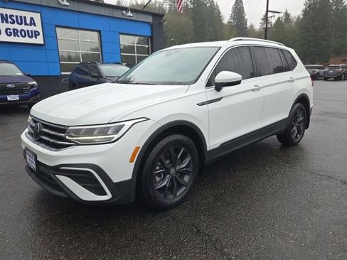 Used 2024 Volkswagen Tiguan SE image 5