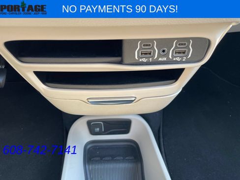 Used 2023 Chrysler Pacifica Touring-L FWD image 22