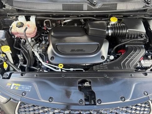 Used 2023 Chrysler Pacifica Limited FWD image 35