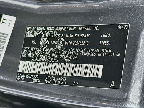 Used 2023 Toyota Highlander XLE FWD image 12