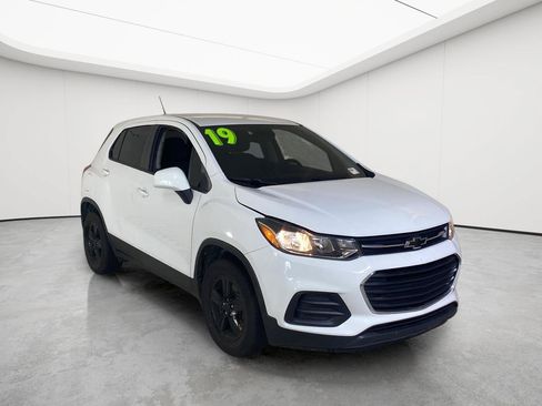 Used 2019 Chevrolet Trax LS w/ Tint and Cruise Package FWD image 3