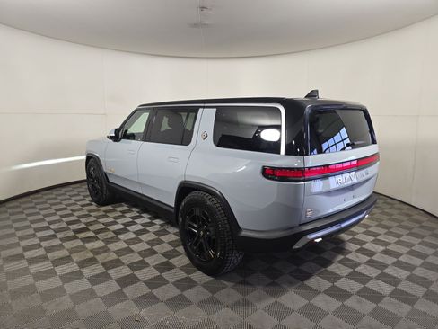 Used 2023 Rivian R1S Launch Edition image 3