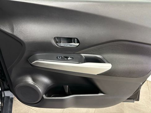 Used 2019 Nissan Kicks SV image 16