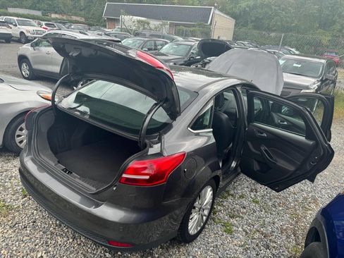 Used 2017 Ford Focus Titanium image 12