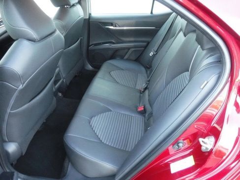 Used 2018 Toyota Camry SE image 29