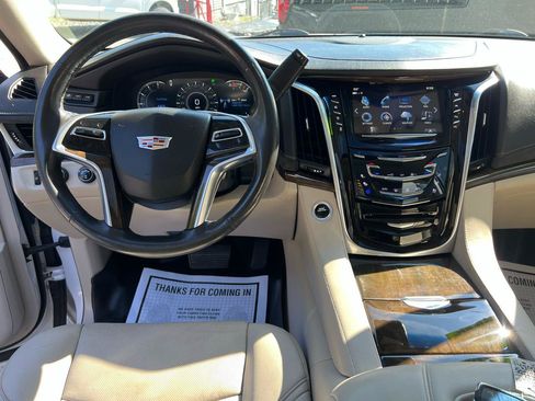 Used 2018 Cadillac Escalade ESV Premium Luxury AWD/4WD image 24