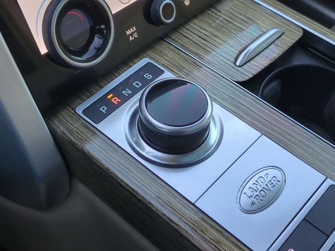 Used 2020 Land Rover Range Rover HSE image 18
