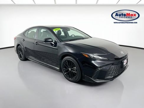 Used 2025 Toyota Camry SE FWD image 1