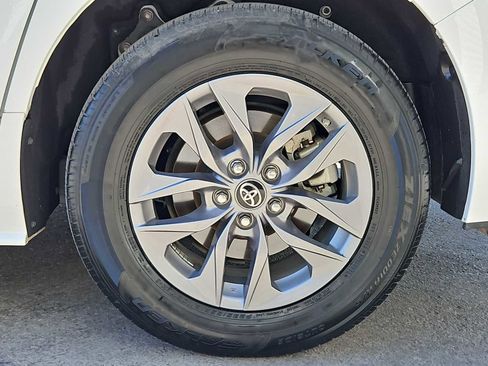 Used 2023 Toyota Sienna LE image 12