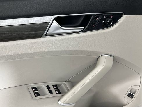 Used 2017 Volkswagen Passat 1.8T SE image 13