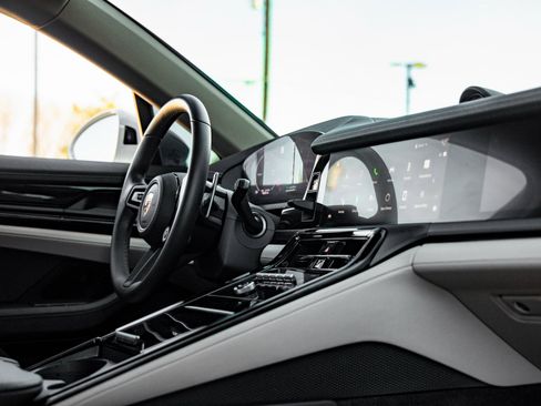 Certified 2025 Porsche Panamera 4 image 46