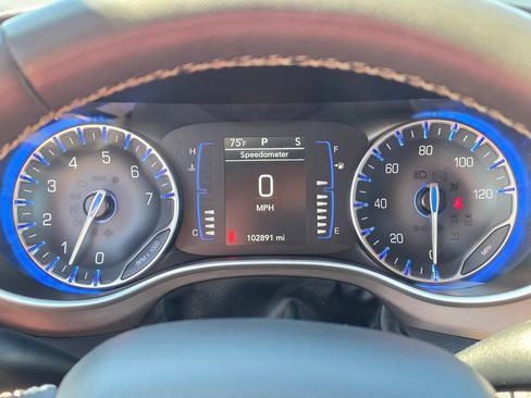 Used 2023 Chrysler Voyager LX FWD image 19