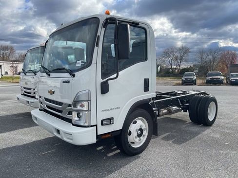 New 2025 Chevrolet Low Cab Forward image 3