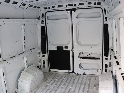 Used 2025 RAM ProMaster 2500 w/ Convenience Group image 18