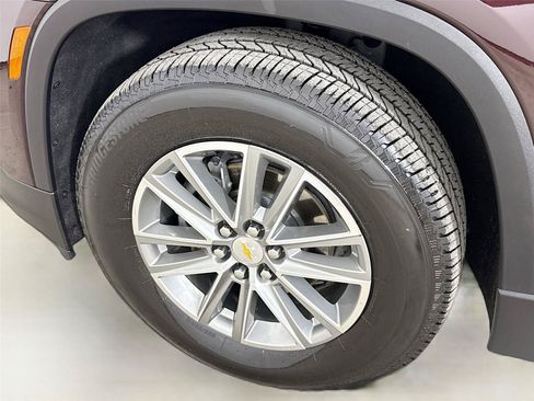Used 2023 Chevrolet Traverse LT AWD/4WD image 32