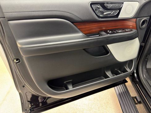 Used 2020 Lincoln Navigator Reserve w/ Luxury Package image 14