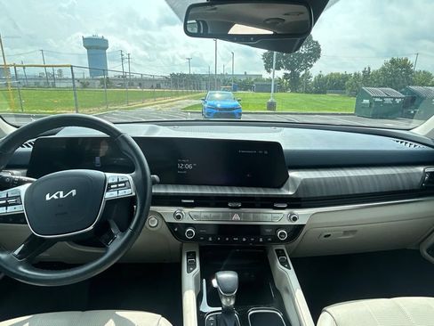 Used 2024 Kia Telluride EX w/ EX Captain's Chair Package AWD/4WD image 9