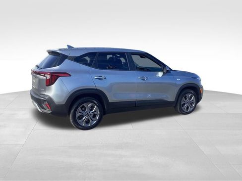 Used 2024 Kia Seltos LX AWD/4WD image 6