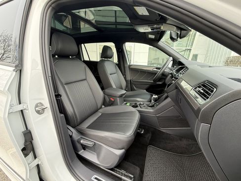 Certified 2023 Volkswagen Tiguan SE R-Line image 24