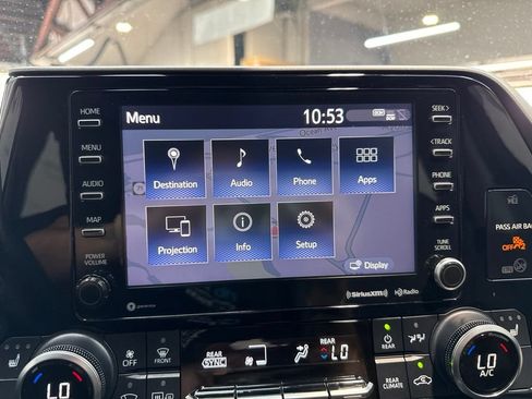 Used 2022 Toyota Highlander XLE AWD/4WD image 24