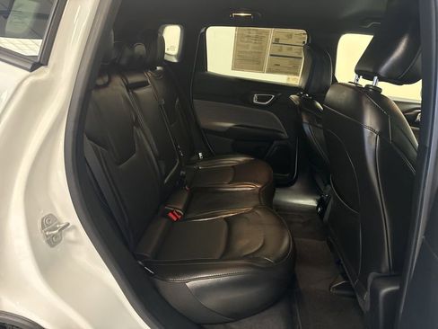 Used 2023 Jeep Compass Latitude image 17