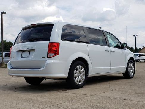 Used 2018 Dodge Grand Caravan SE w/ UConnect Hands-Free Group FWD image 6