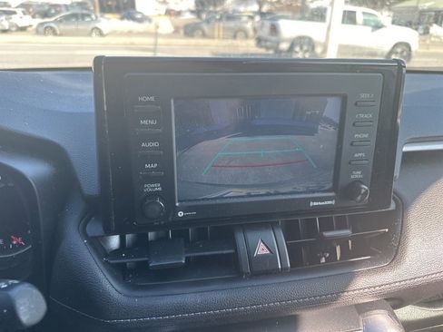 Used 2022 Toyota RAV4 LE image 7