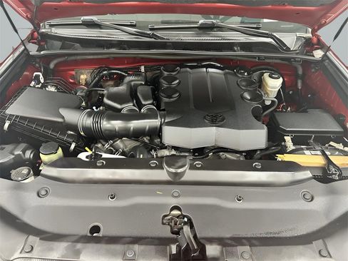 Used 2019 Toyota 4Runner SR5 image 18