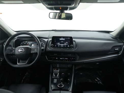 Used 2025 Nissan Rogue SV w/ SV Premium Package image 13