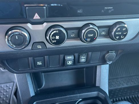 Used 2018 Toyota Tacoma 4x4 Double Cab image 19