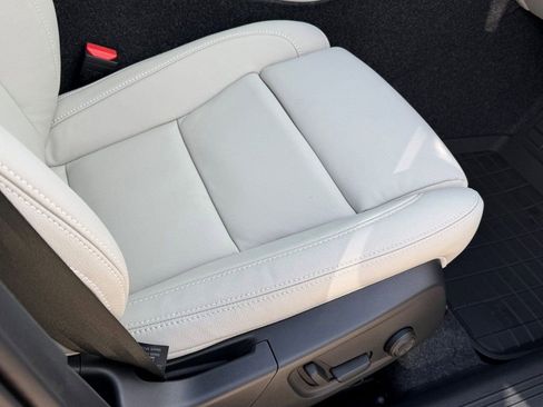 New 2026 Volvo XC40 B5 Ultra w/ Protection Package Premier image 12