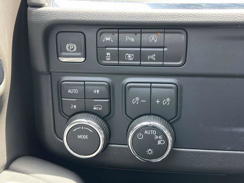Used 2025 Chevrolet Tahoe LT AWD/4WD image 25