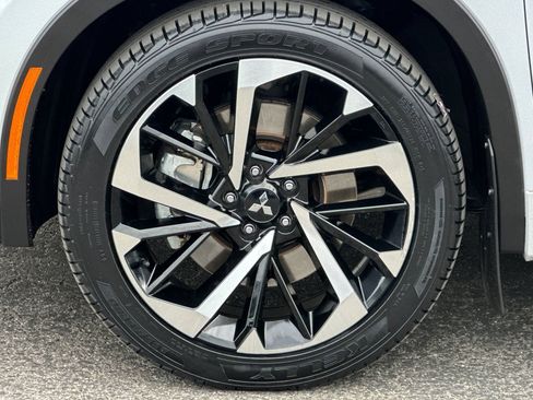 Used 2023 Mitsubishi Outlander 4WD Plug-In Hybrid image 38