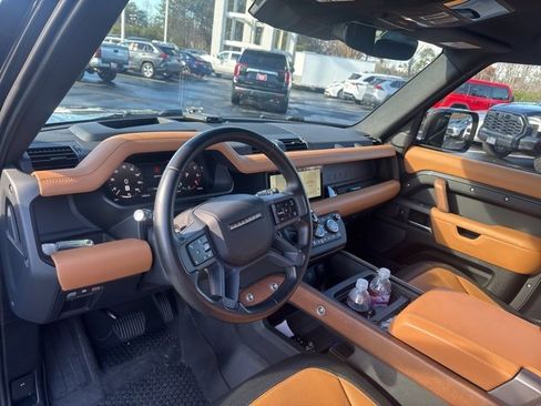 Used 2023 Land Rover Defender 90 X-Dynamic SE image 9