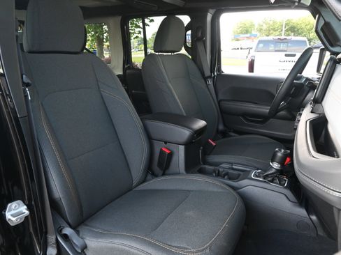 Used 2025 Jeep Wrangler Unlimited Sahara w/ Safety Group AWD/4WD image 33
