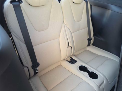 Used 2024 Tesla Model X image 31