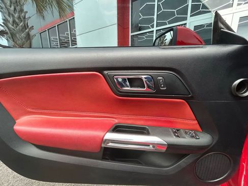 Used 2017 Ford Mustang Coupe image 18