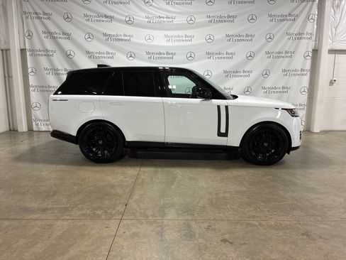 Used 2025 Land Rover Range Rover SE AWD/4WD image 3