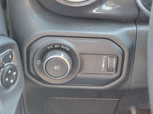 Used 2023 Jeep Wrangler Unlimited Sahara AWD/4WD image 16