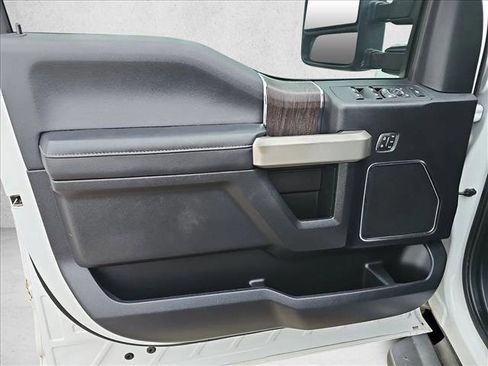 Used 2020 Ford F250 Lariat w/ Lariat Value Package image 18