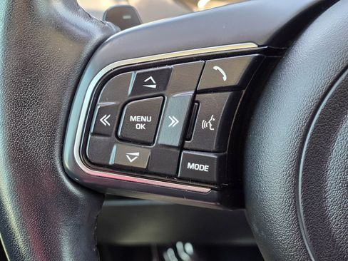 Used 2019 Jaguar F-PACE Premium image 23