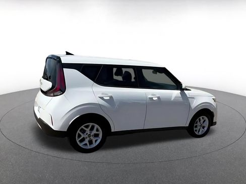 Used 2025 Kia Soul LX w/ LX Technology Package FWD image 14