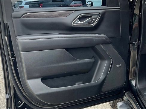 Used 2024 Chevrolet Tahoe Z71 w/ Luxury Package AWD/4WD image 19