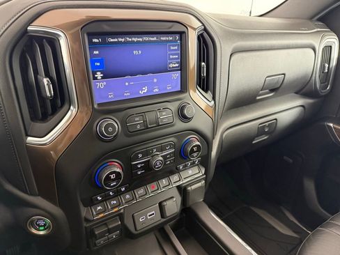Used 2019 Chevrolet Silverado 1500 High Country w/ Technology Package AWD/4WD image 34