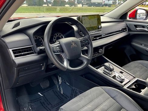 Used 2023 Mitsubishi Outlander SE image 15