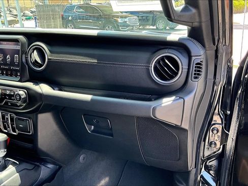 Used 2021 Jeep Wrangler Unlimited Sahara w/ Cold Weather Group AWD/4WD image 20