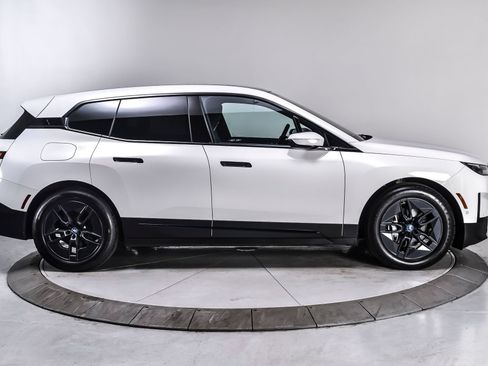Used 2023 BMW iX xDrive50 w/ Premium Package AWD/4WD image 7