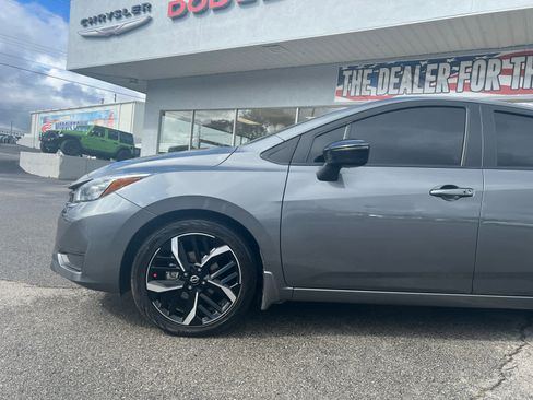 Used 2025 Nissan Versa SR w/ Trunk Package image 3