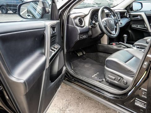 Used 2018 Toyota RAV4 Limited FWD image 28